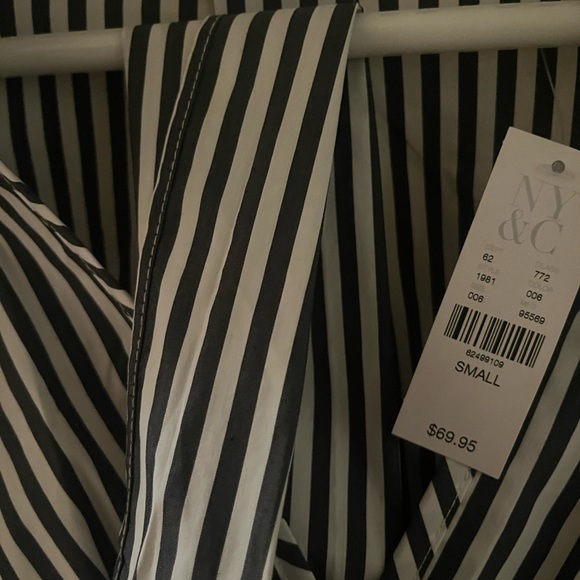 Above the knee pinstripe dress never worn - Picture 4 of 5